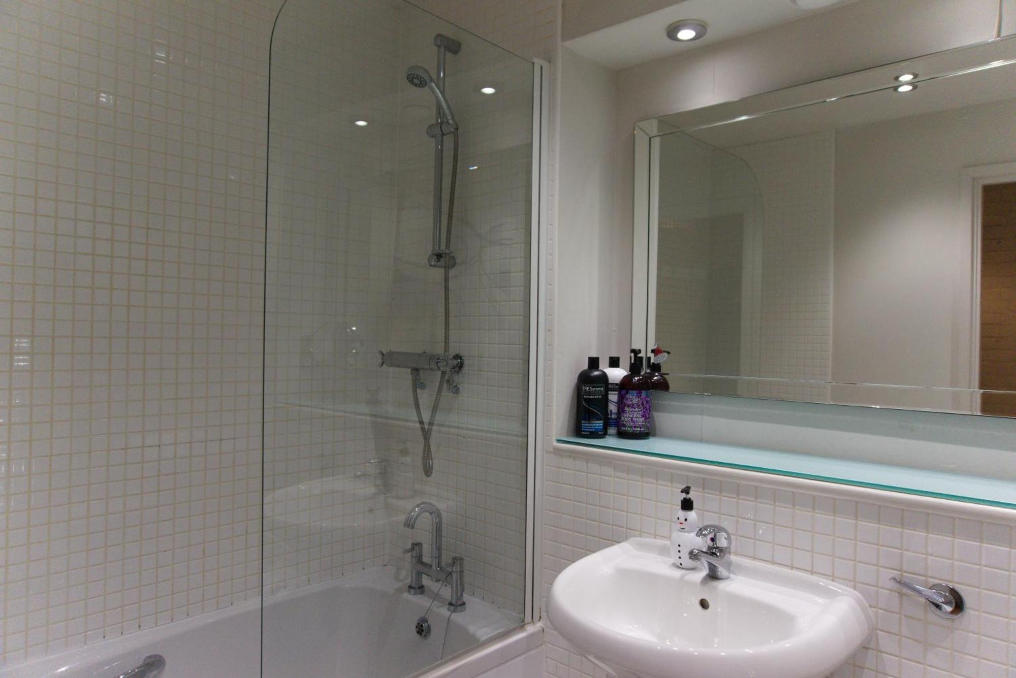 Russet Quarter, Parking Subject To Availability Apartment ยอร์ค ภายนอก รูปภาพ
