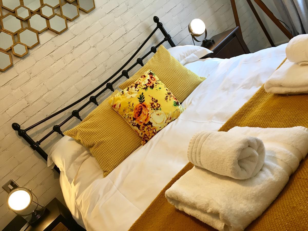 Russet Quarter, Parking Subject To Availability Apartment ยอร์ค ภายนอก รูปภาพ